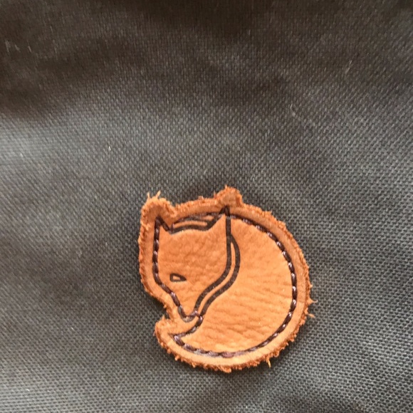 Fjallraven tote no 1 black converts to backpack - Picture 6 of 7